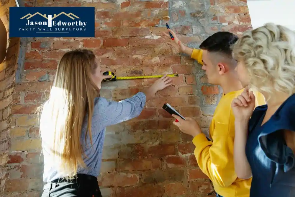 What are the responsibilities of a party wall surveyor Oxford?